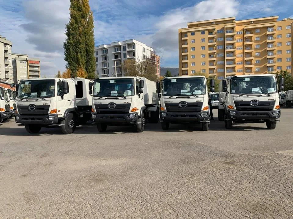 Japonia e ndihmon Prizrenin me 15 kamionë për grumbullimin e mbeturinave