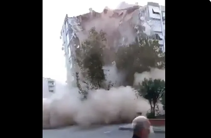 Pamje apokaliptike, shikoni si shembet pallati 8-katësh në Turqi (Video)