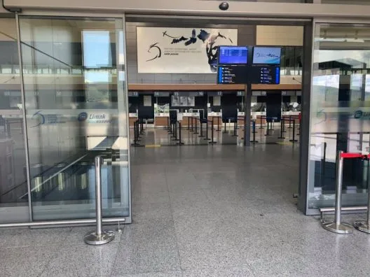 2020-ta, përgjysmim i numrit të udhëtarëve dhe fluturimeve në Kosovë