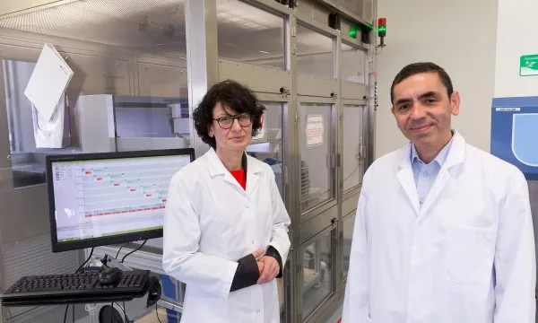 Historia e çiftit që zbuloi vaksinën kundër koronavirusit