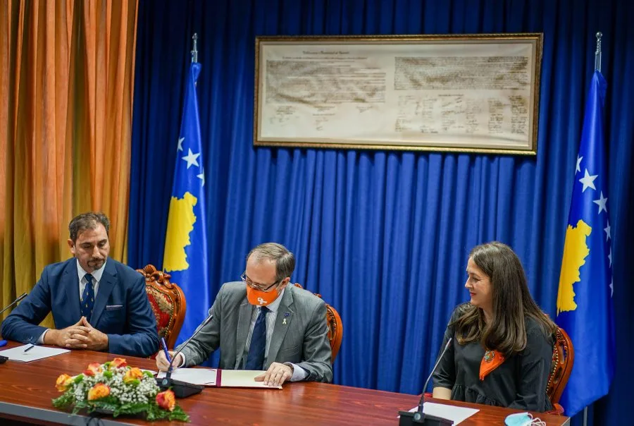 Hoti nënshkruan deklaratë kundër ngacmimeve seksuale në administratën publike