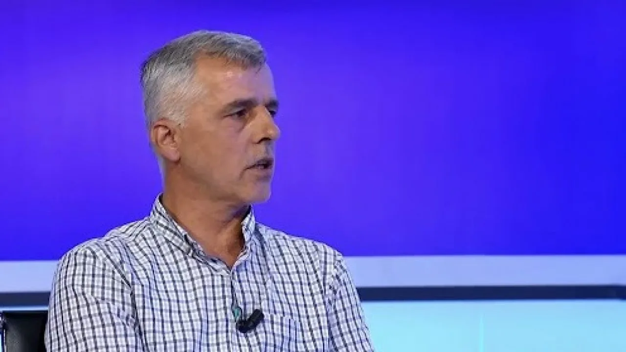 Klinaku reagon ndaj kërcënimeve të Vuçiqit: Ju presim me pushkë