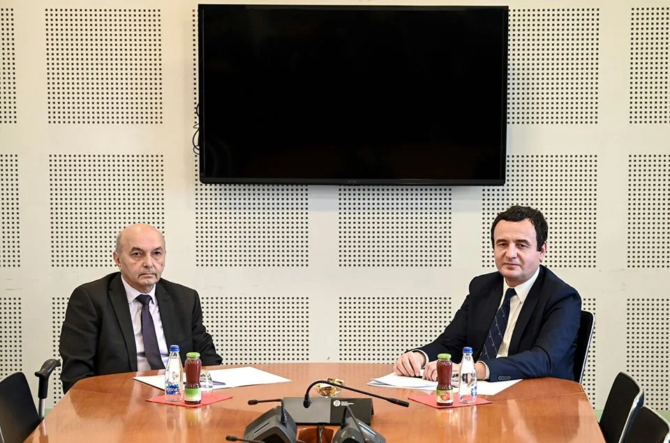 Isa Mustafa: Nuk i hidhërohem Albin Kurtit