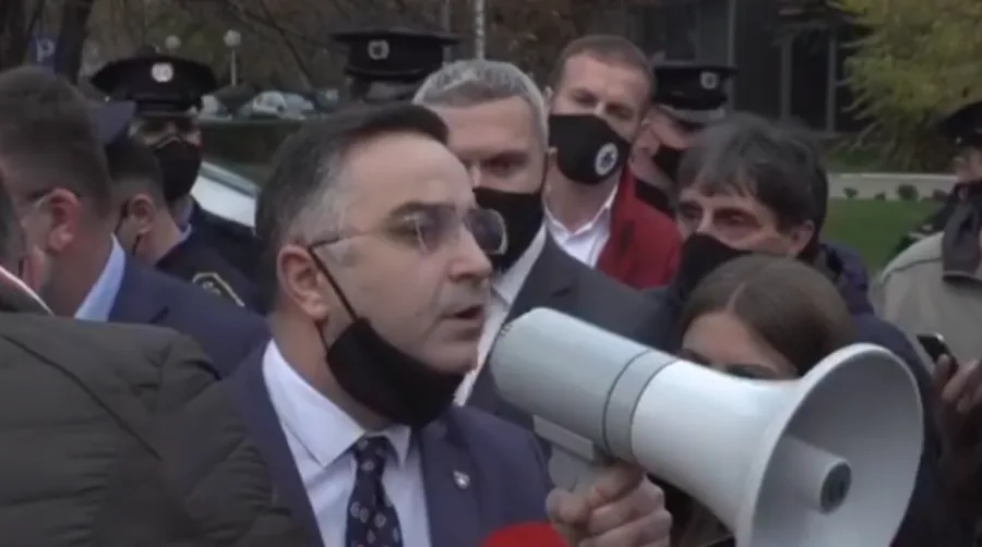 Tahiri punëtorëve të Telekomit: Me iu shiku në sy, secili jeni më hajn se unë