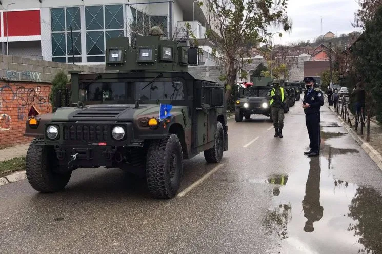 Ushtarët e FSK-së parakalojnë në rrugët e Rahovecit