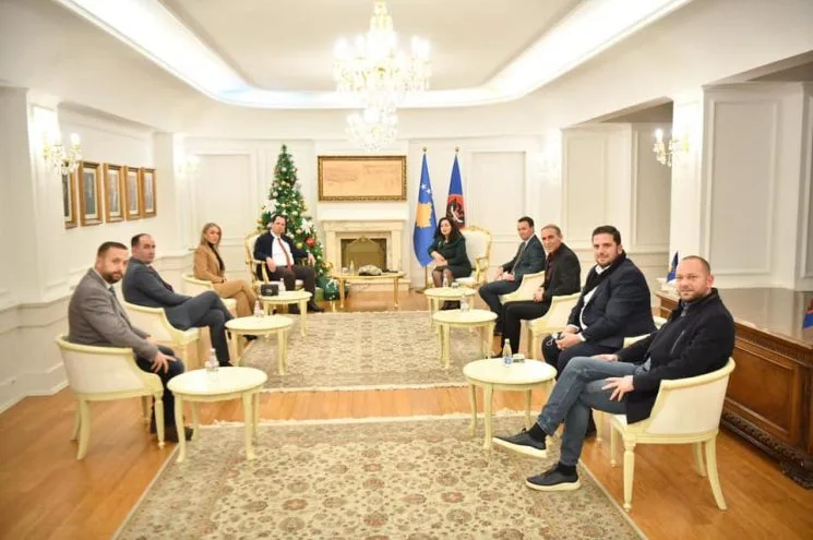 6 asamblistë të LDK-së në Ferizaj i bashkohen Vjosa Osmanit