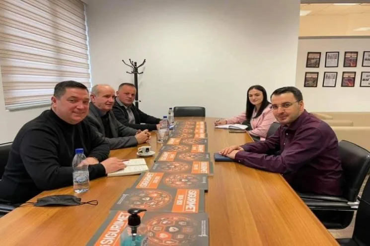 Kurtishaj kërkon lehtësime për sigurim të autobusëve