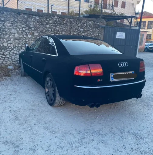 Shqiptari i mbështjell Audinë e tij me material të veçantë