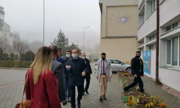 Hoti: Gjysmëvjetorin tjetër presim t’i kthehemi normalitetit