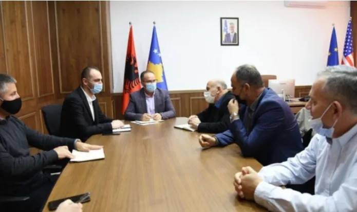 Lajm i mirë për qumështarët: Shteti do të subvencionoj 25% të vlerës së produkteve që kanë në stoqe