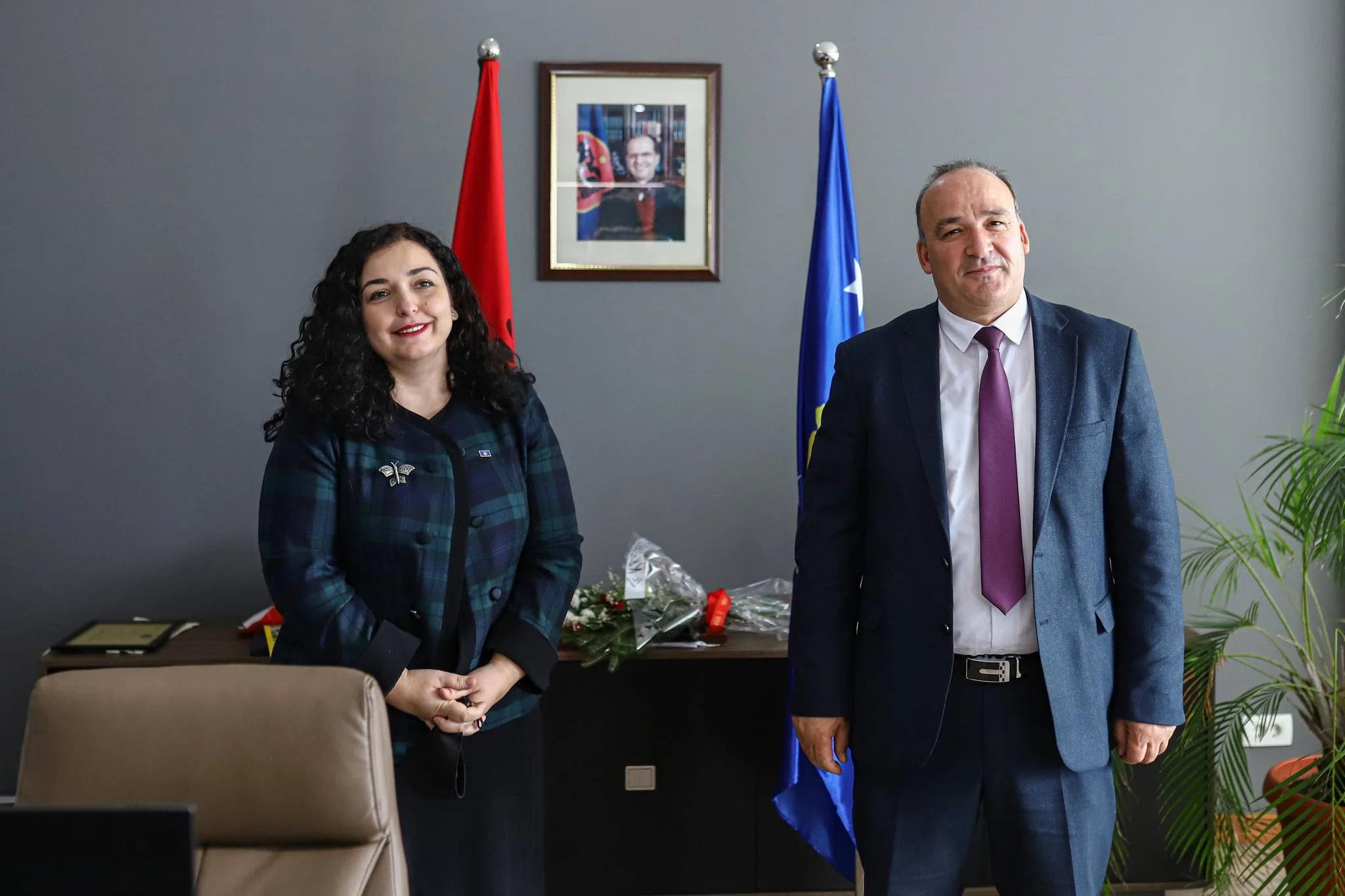 Vjosa Osmani i shkon për vizitë Shpejtim Bulliqit (FOTO)