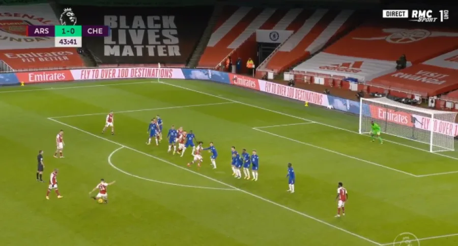 Xhaka “bombardon” portën e Chelseat