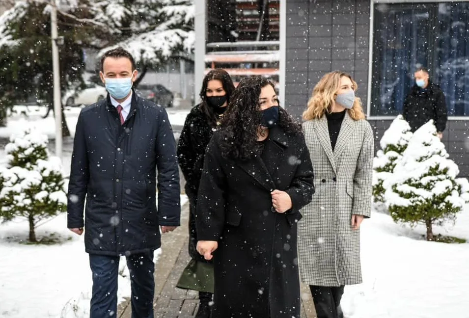 Vjosa Osmani: Ditë të bardha po vijnë