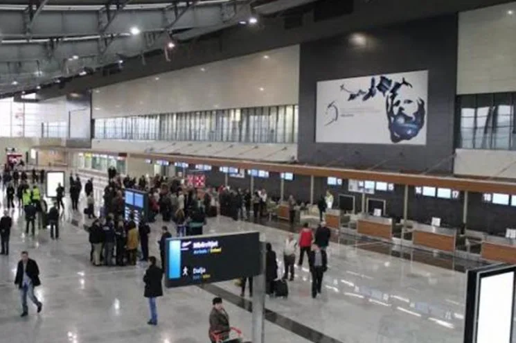 Bie numri i udhëtarëve me tren dhe aeroplanë në Kosovë