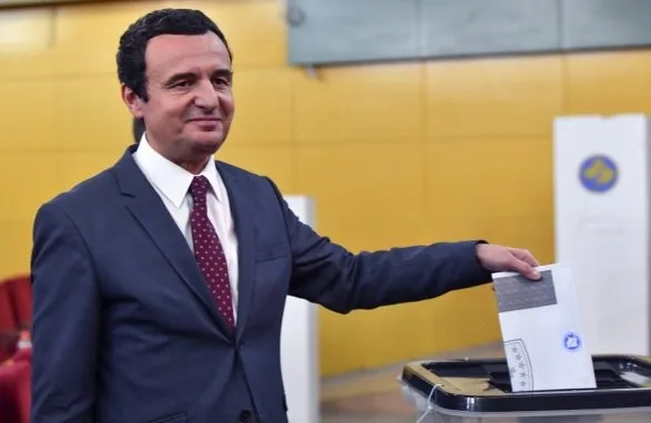 Nga Vetëvendosje thonë se Albin Kurtit dhe të tjerëve do t’iu lejohet kandidimi në zgjedhje