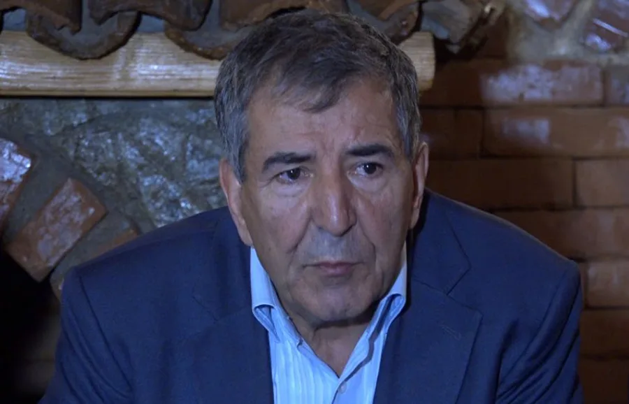 Babai i Astrit Deharit garon për deputet në dhjetëshen e parë të VV-së