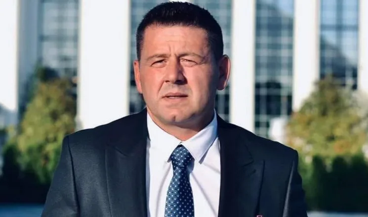 Bekë Berisha kritikon testin për policë: Po konkurrojnë për policë, jo për Akademi të Shkencave