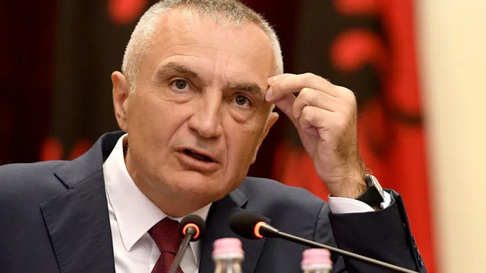 Meta: 80 % e të rinjve që studiojnë në Shqipëri duan të largohen