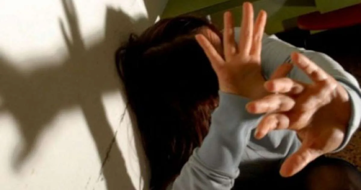 Prizren, pretendon se u dhunua nga dy meshkuj në hotel, mjeku nuk gjen shenja dhune