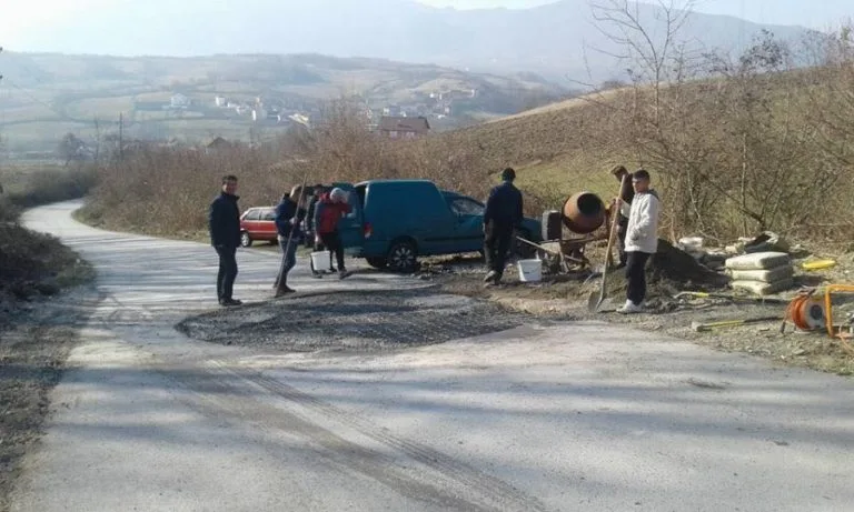 Banorët e Damjanit të Gjakovës ua ndalojnë të gjitha partive tubimet atje