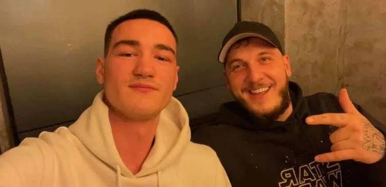 Mozzik poston foto me djalin e Kadri Veselit: Dielli do të lind përsëri