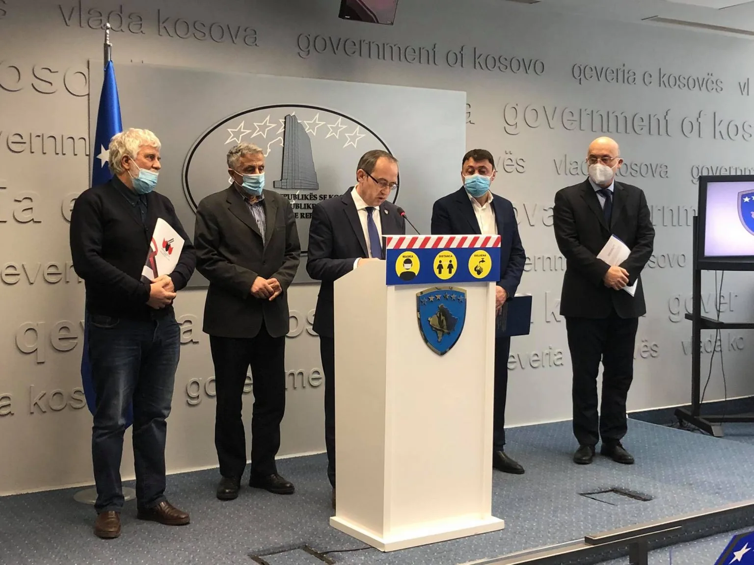 Hoti pas marrëveshjes me SBAShK-un: Mësimdhënësit do të marrin edhe pagën e 13-të duke filluar nga viti 2023