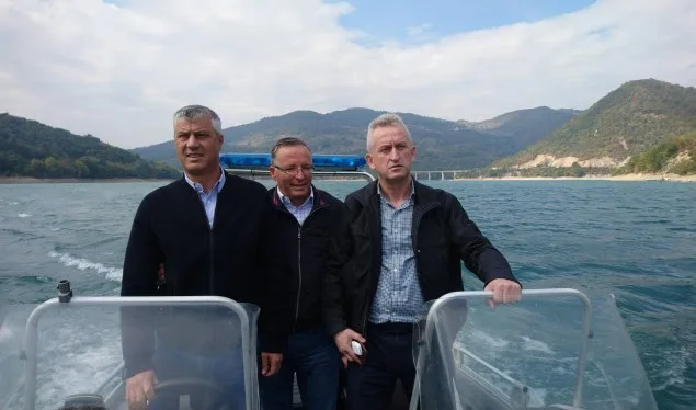 Endrit Thaçi “thumbon” Osmanin e Kurtin, poston lundrimin e Thaçit në Ujman