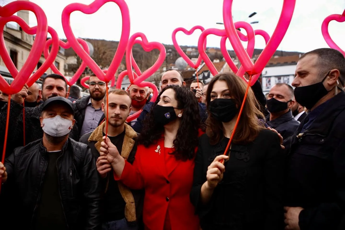 Osmani: Ngjyra e kuqe, ngjyra e dashnisë për vendin tonë