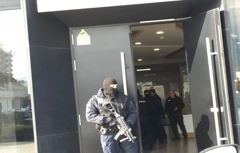 Pritet arrestimi i tetë zyrtarëve të AZHB-së