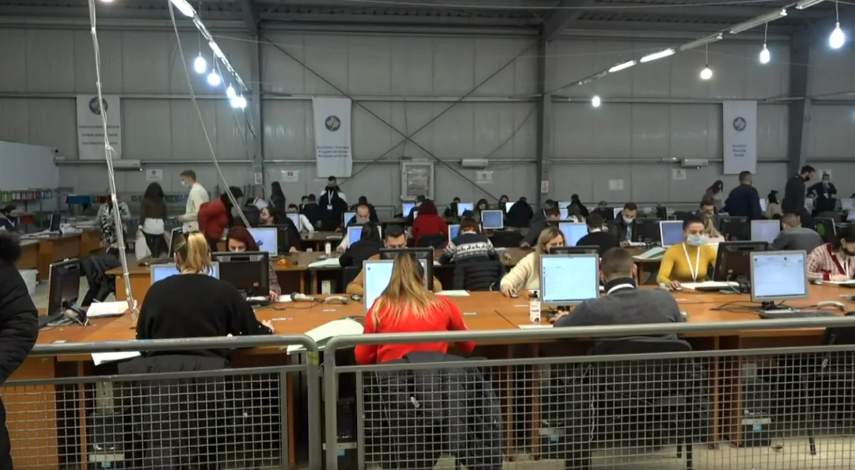 KQZ: Janë refuzuar 6 mijë e 800 zarfe me fletëvotime nga diaspora