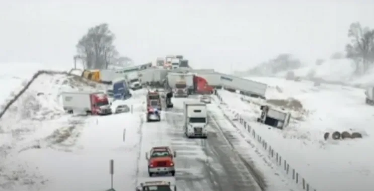 Pamje nga aksidenti masiv në SHBA, përplasen 40 automjete