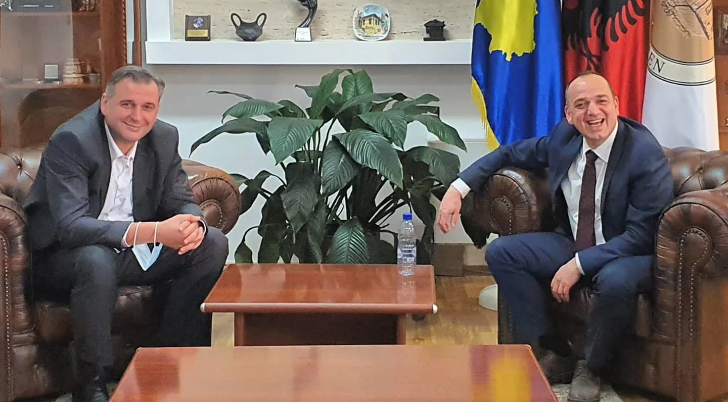 Mytaher Haskuka pret në takim Mefail Bajqinovcin