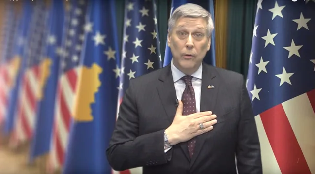 Ambasada e SHBA-së: Në këtë Shën Valentin tregojeni dashurinë për vendin, votoni