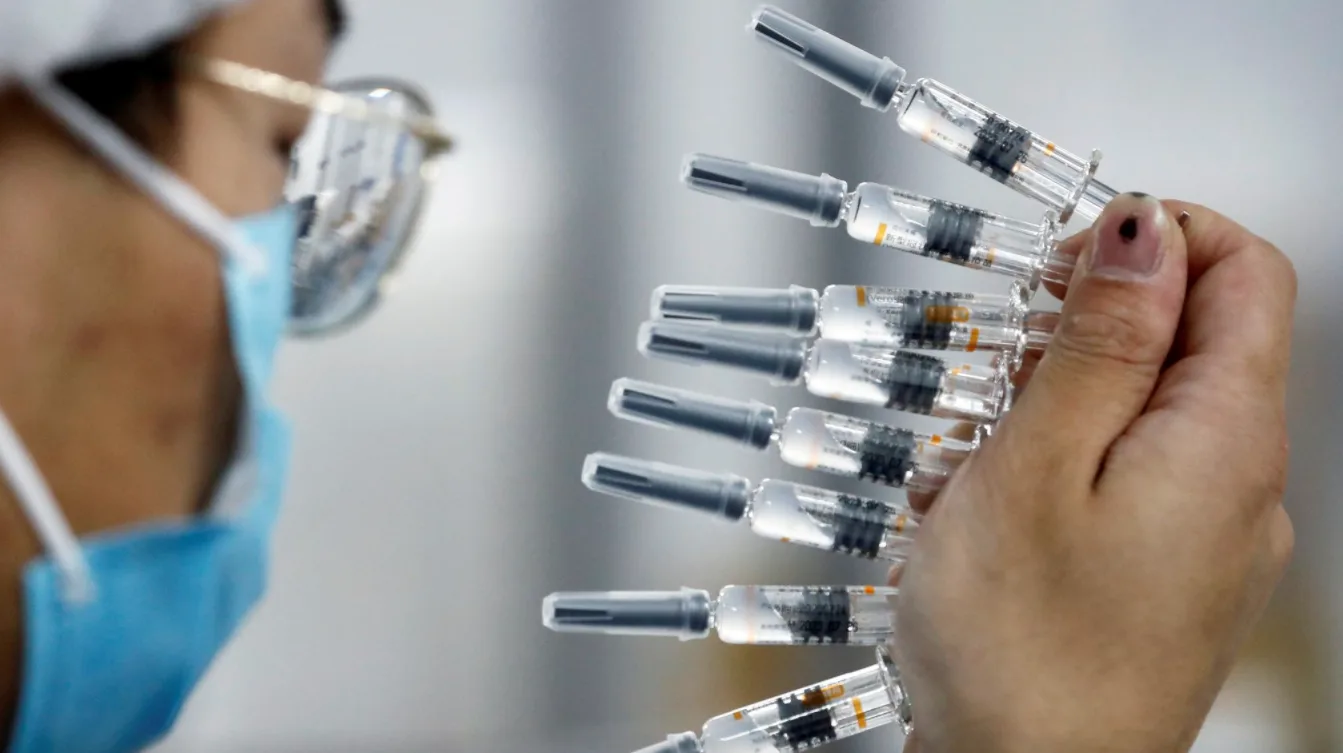 Kina aprovon vaksinën e Sinovac Biotech për përdorim kundër COVID-19