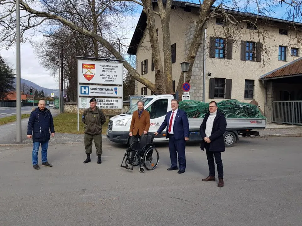 Karroca për invalidë në Kosovë, donacion humanitar nga Austria