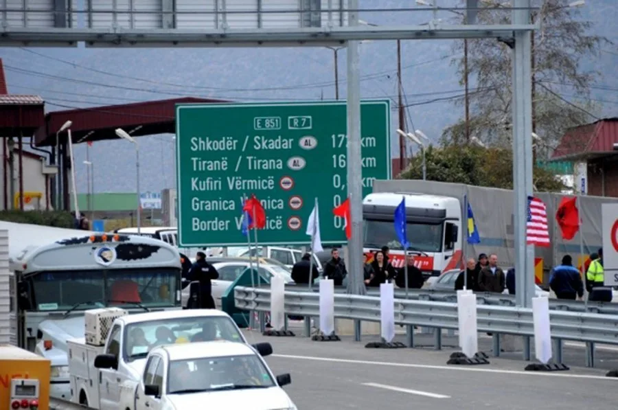 Diaspora po vjen, kolona deri në 50 metra në pikat kufitare