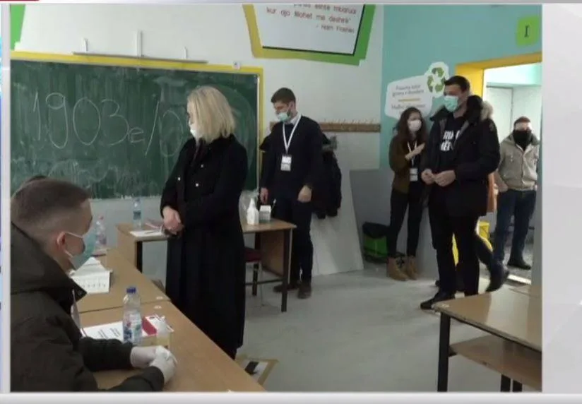 Voton gruaja dhe djali i ish-presidentit, Hashim Thaçi