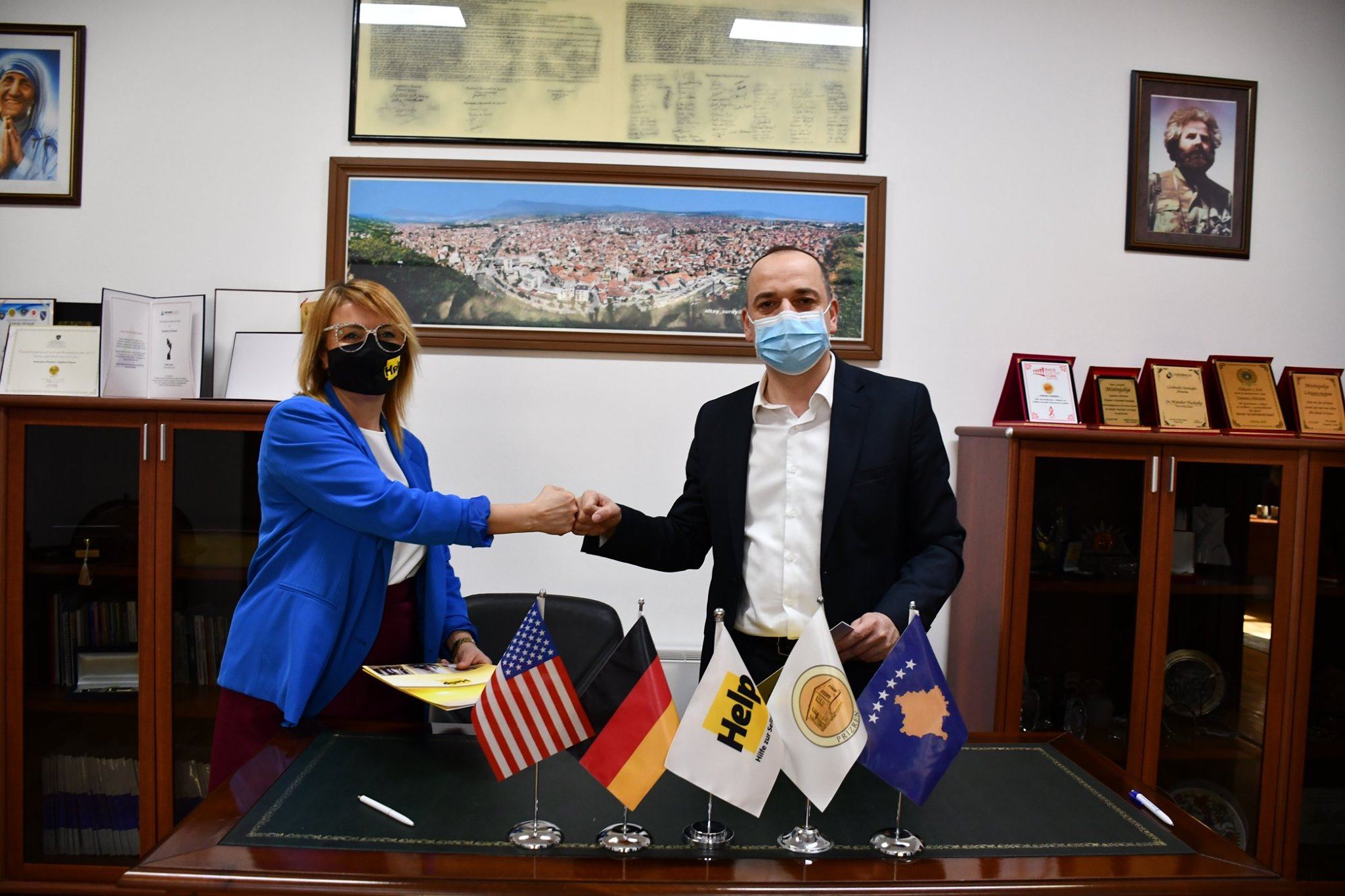 Komuna e Prizrenit dhe ” Help Kosovo”, nënshkruajnë marrëveshje për 30 biznese të grave në fushën e Efiçiencës së Energjisë