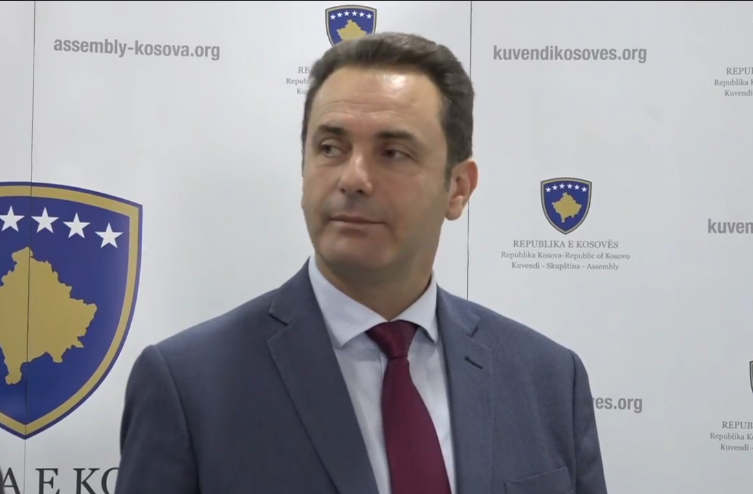 Rugova: Garda e vjetër e LDK-së të largohet, Vjosa Osmanit të zgjidhet president