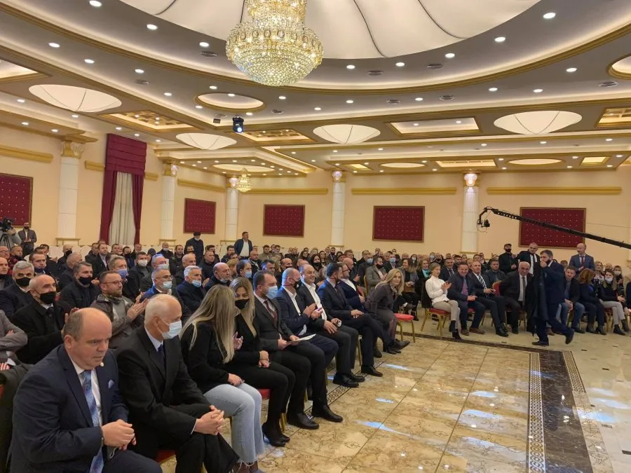 PDK-ja nis tubimin në Drenas me videon kushtuar Thaçit e Veselit