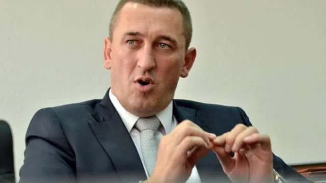 Policia arreston 8 të dyshuar për rrahjen e djalit të Nenad Rashiqit