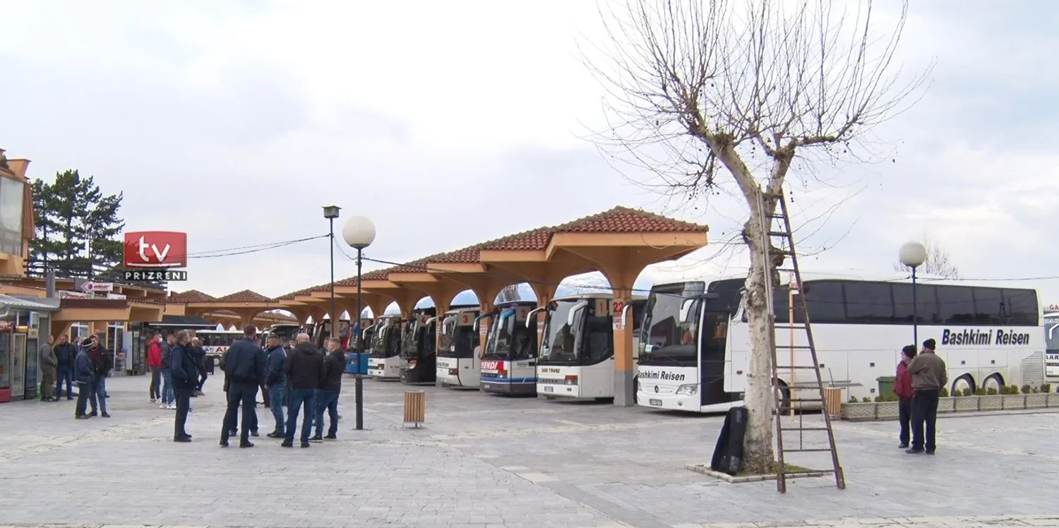 Pezullohet greva e transportit të udhëtarëve