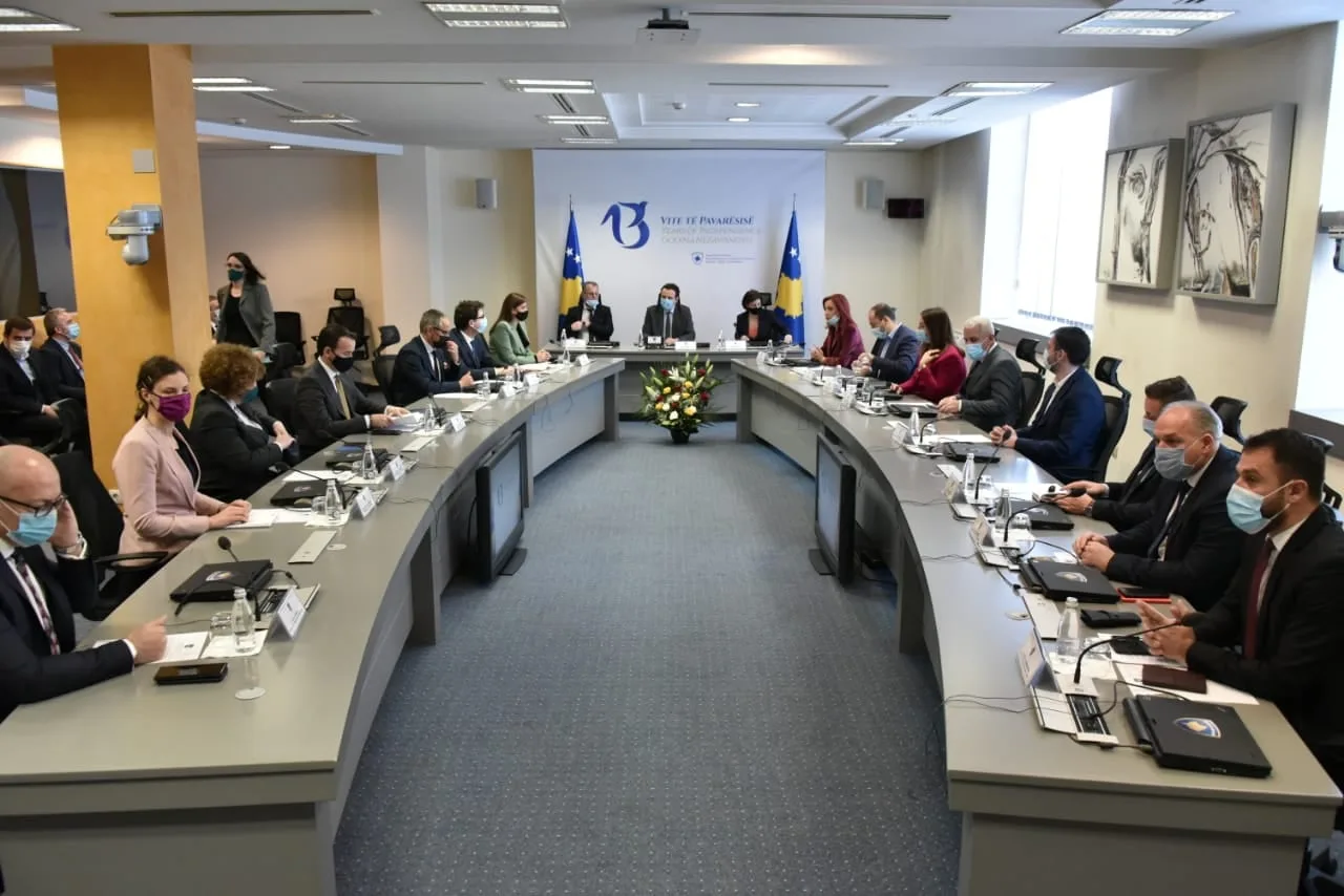 Pezullohen nga puna pesë zyrtarë të Ministrisë së Bujqësisë: Dyshohen për dhënie dhe marrje të ryshfetit