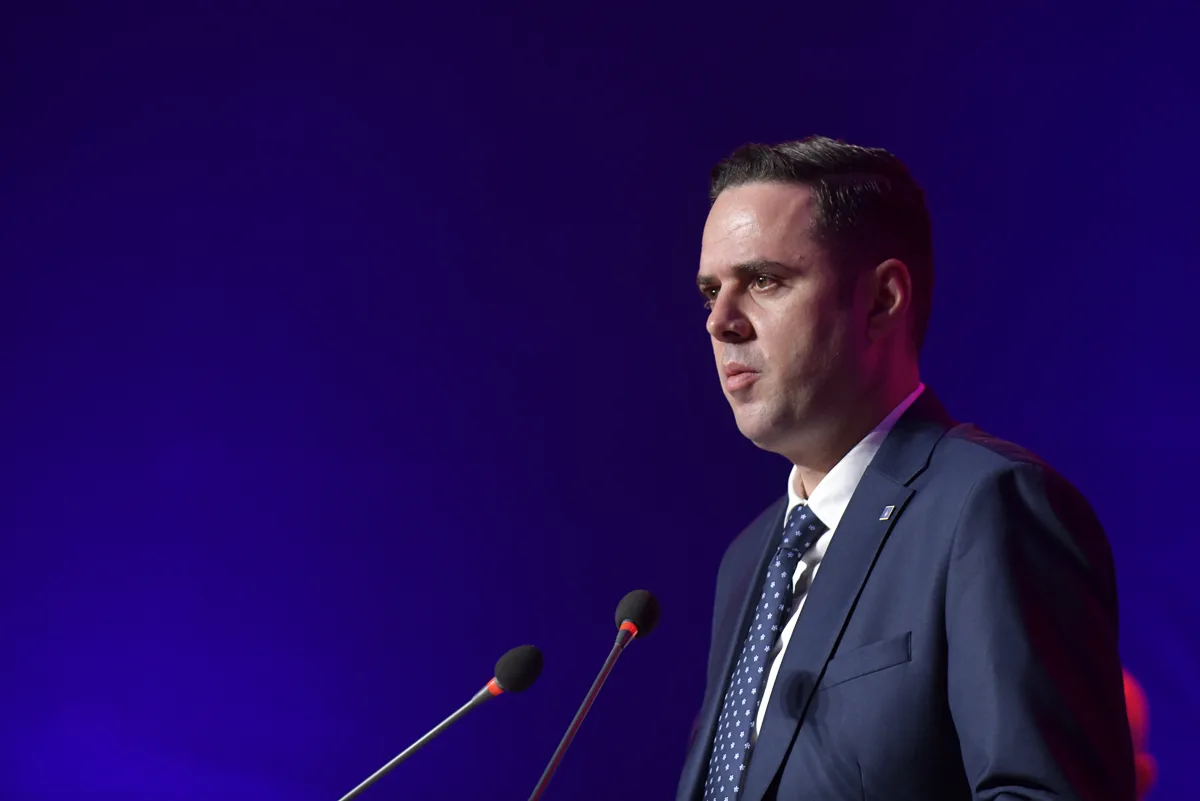 ”Falemnderit për qasjen, por do të shohim në një kohë më të përshtatshme”, Abdixhikut i thot Kurtit