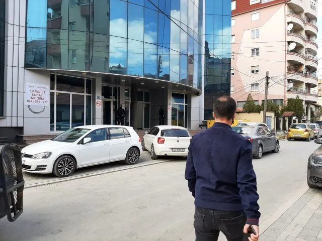 Policia jep detaje për aksionin në Pejton, dyshohet për veprimtari mashtrimi