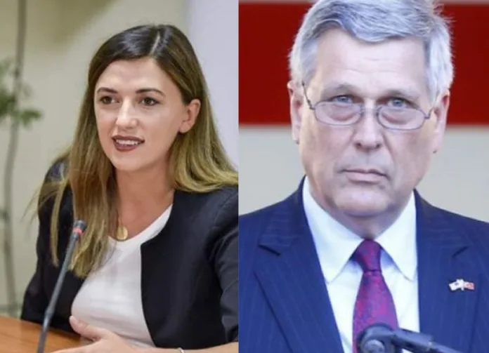 Kosnett takohet me ministren Haxhiu, kërkon që Kosova të angazhohet në luftimin e korrupsionit