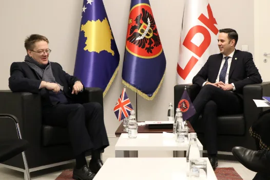 Abdixhiku takohet me ambsadorin britanik në Kosovë!