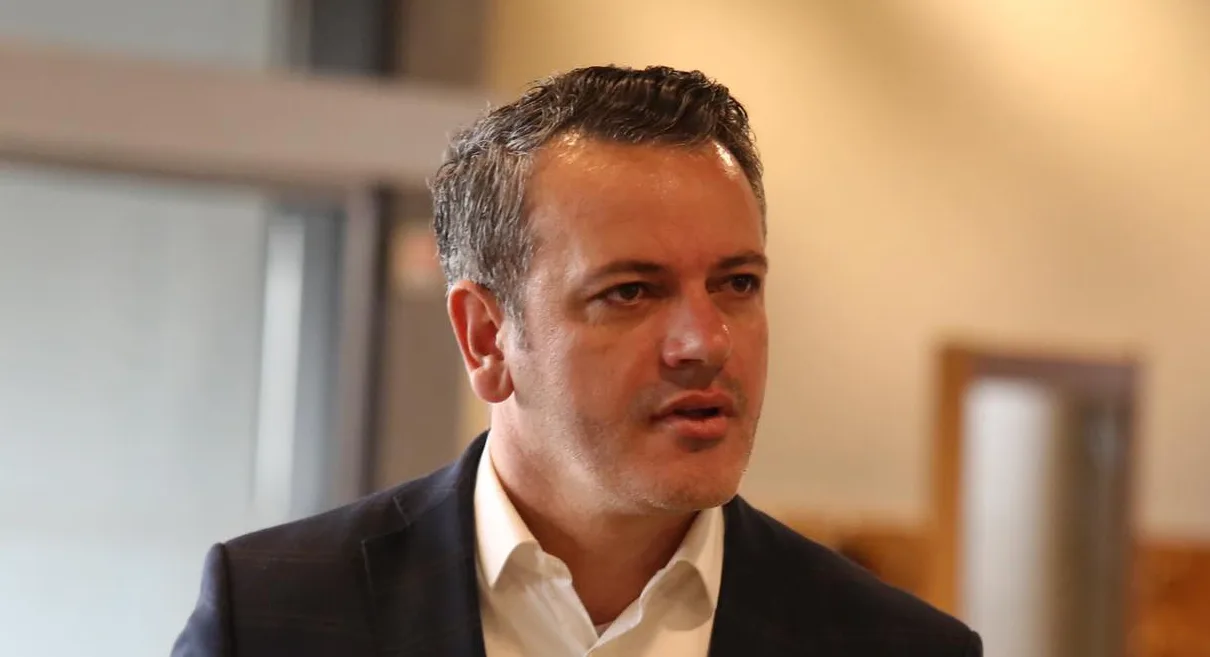 Arben Gashi: Isa Mustafës ia kanë lanë që e ka nënshkruar Asociacionin