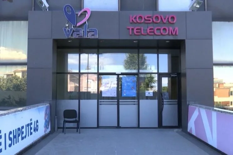 Këta janë dy ish-drejtorët e arrestuar të Telekomit