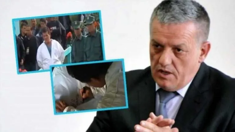 Zhvarrimi i familjes Jashari më 2002, ja si Gërxhaliu e puthi kafkën e komandantit legjendar